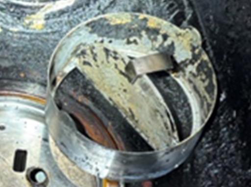 焼損した防火ダンパーを清掃した状態の写真