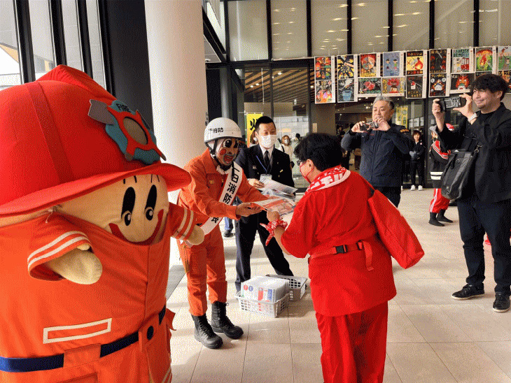 観覧者への配布