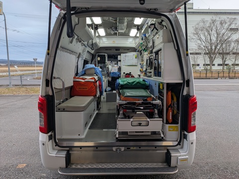 救急2号車（遠田消防署）の車内