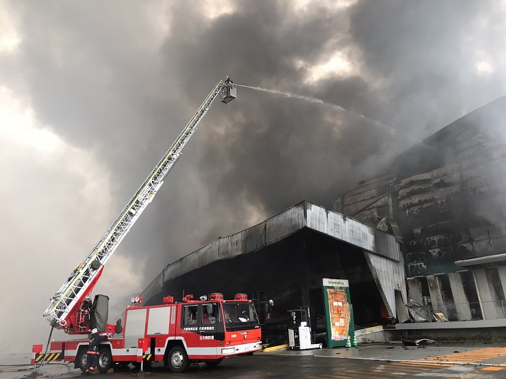 消火している様子