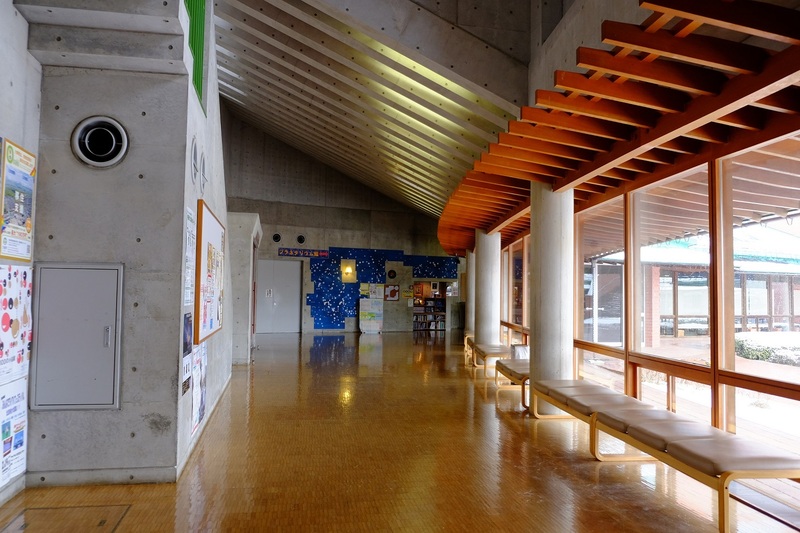 ホワイエ1（多目的ホール側）