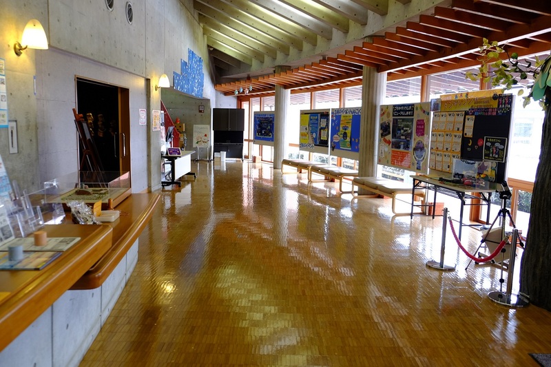 展示ロビー（プラネタリウム側）